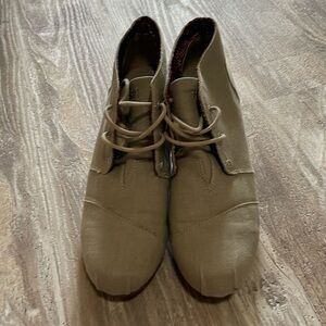 Bobs by Sketchers beige ankle bootie